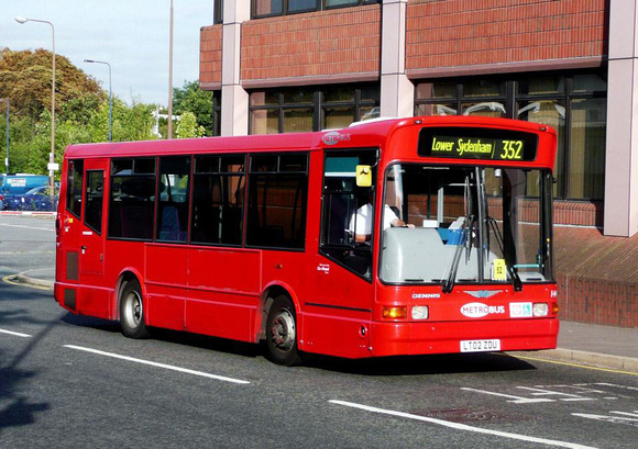 Route 352, Metrobus 144, LT02ZDU, Bromley