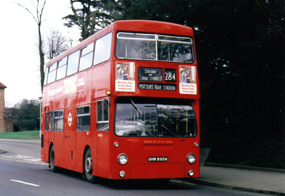 Route 284, London Transport, DM1895, GHM895N