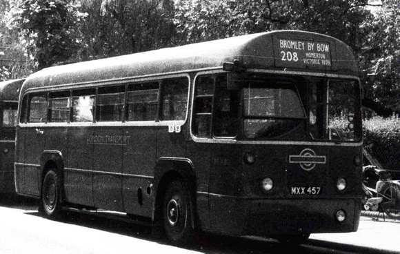 Route 208, London Transport, RF480, MXX457