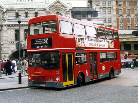 Route 52A, London Transport, M992, A992SYF, Victoria