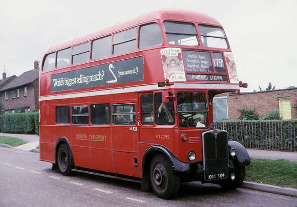 Route 175A, London Transport, RT2295, KGU324