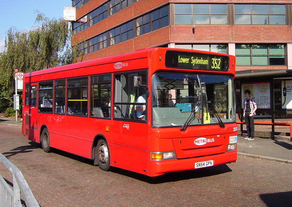 Route 352, Metrobus 252, SN54GPX, Bromley