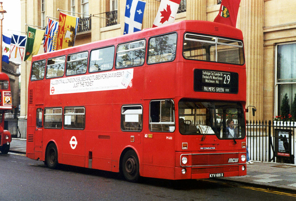 Route 29, London Transport, M681, KYV681X, Trafalgar Square