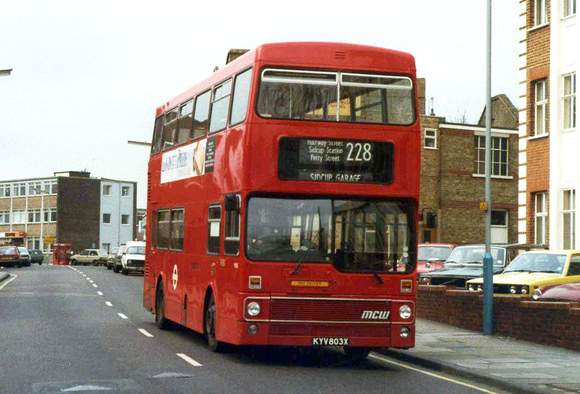 Route 228, London Transport, M803, KYV803X, Sidcup