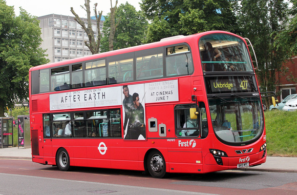 Route 427, First London, VN37873, BK10MFE, Ealing Hospital