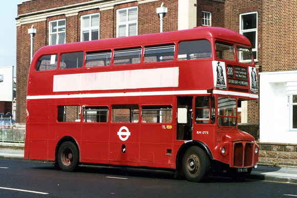 Route 208, London Transport, RM1775, 775DYE, Catford Garage