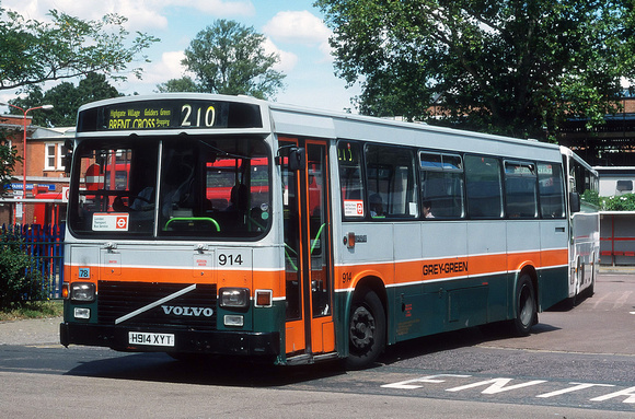 Route 210, Grey Green 914, H914XYT, Golders Green