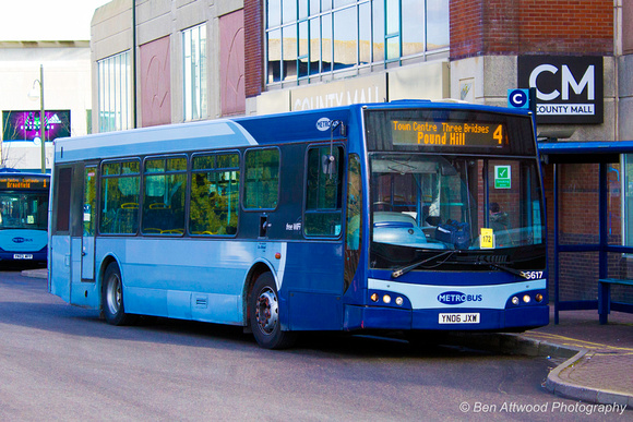 Route 4, Metrobus 6617, YN06JXW, Crawley