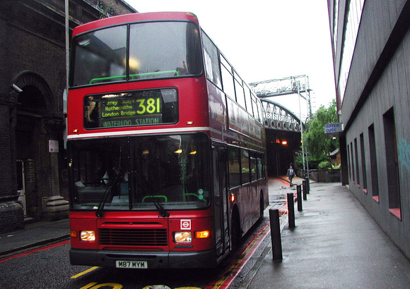 Route 381, London Central, AV7, M87MYM, St Thomas's Street