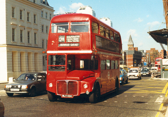 Route 2B, London Transport, RM434, WLT434