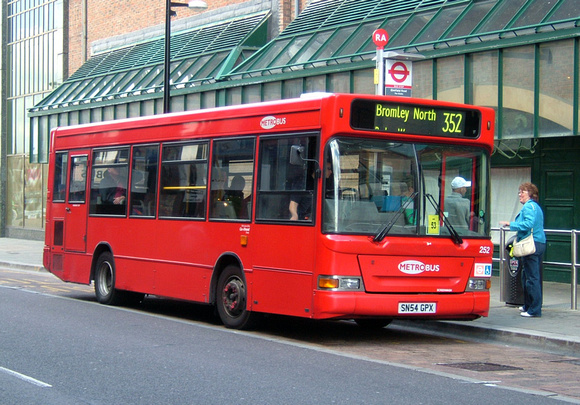 Route 352, Metrobus 252, SN54GPX, Bromley