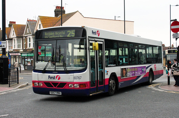 Route 25, First Essex 60767, S657RNA, Southend