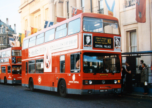 Route N3, London Central, T985, A985SYE, Trafalgar Square