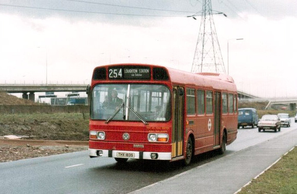 Route 254, London Transport, LS183, THX183S, South Woodford