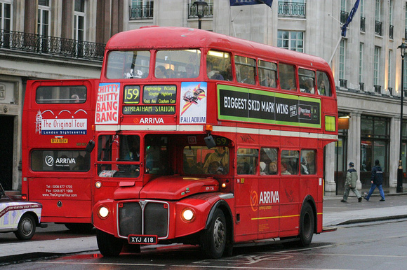 Route 159, Arriva London, RM736, XYJ418, Trafalgar Square