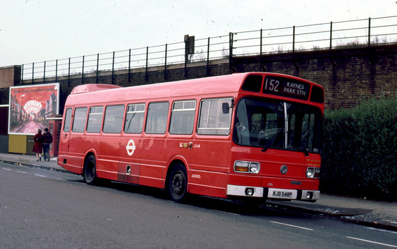 Route 152, London Transport, LS48, KJD548P