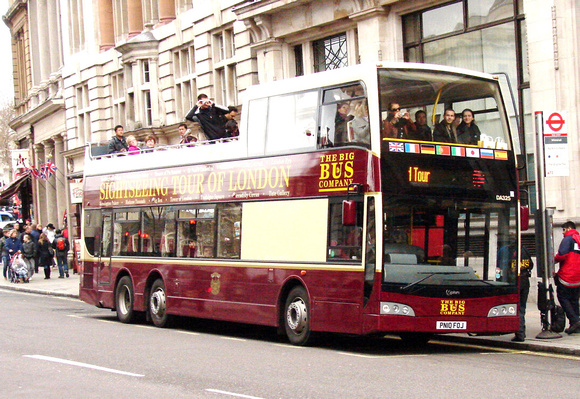 Big Bus Tours, DA325, PN10FOJ, Whitehall