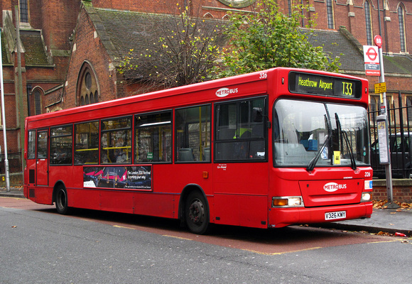 Route T33, Metrobus 326, V326KMY, West Croydon