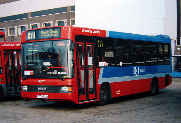 Route C11, R&I Buses 253, N703FLN, Brent Cross