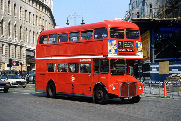 Route 3, London Central, RM1666, 666DYE, Trafalgar Square