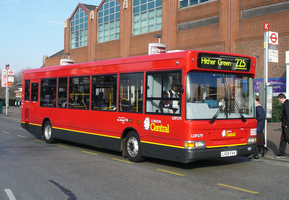 Route 225, London Central, LDP279, LX06FAA, Surrey Quays