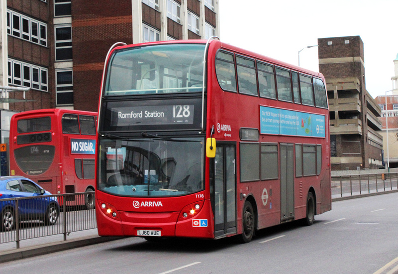 london-bus-routes-route-128-claybury-broadway-romford-station