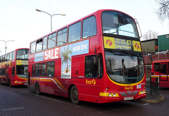 Route 83, First London, VNW32362, LK04HYM, Golders Green
