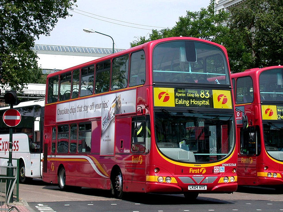 Route 83, First London, VNW32368, LK04HYS