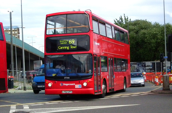 Route 69, Stagecoach London 17744, LY52ZFC, Canning Town