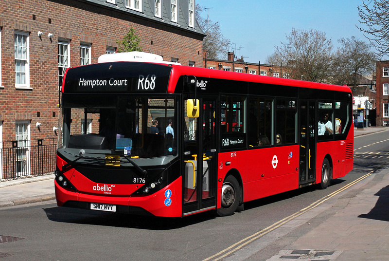 London Bus Routes | Route R68: Hampton Court - Kew Retail Park