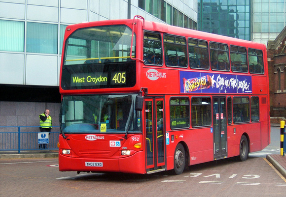 Route 405, Metrobus 952, YN07EXO, West Croydon