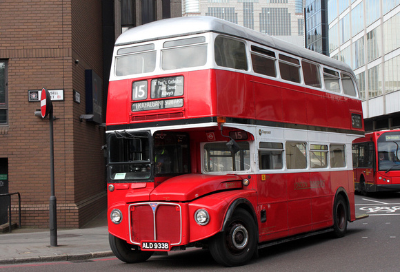 Route 15, Stagecoach London, RM1933, ALD933B, Tower Hill