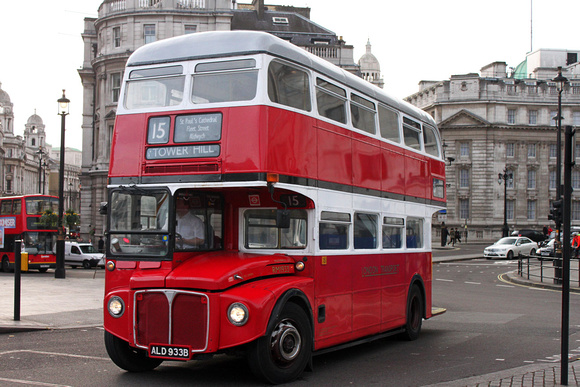 Route 15, Stagecoach London, RM1933, ALD933B, Trafalgar Square