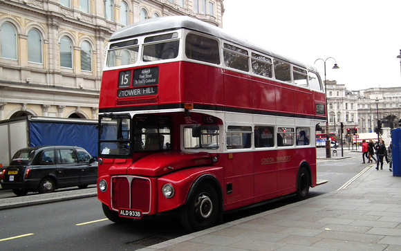 Route 15, Stagecoach London, RM1933, ALD933B, Trafalgar Square