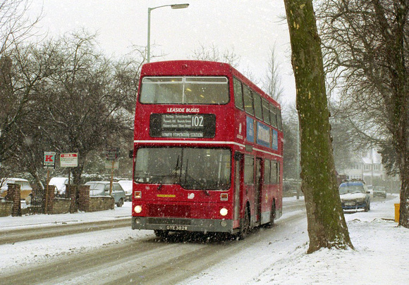 Route 102, Leaside Buses, M382, GYE382W, Muswell Hill