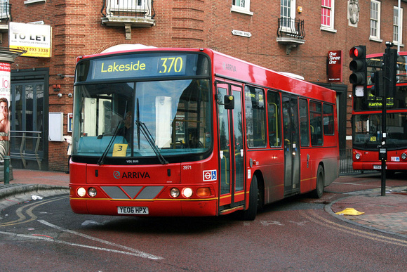 Route 370, Arriva Southend 3971, YE06HPX, Romford