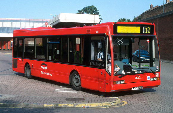 Route 132, East Thames Buses 321, P321KAR, Eltham