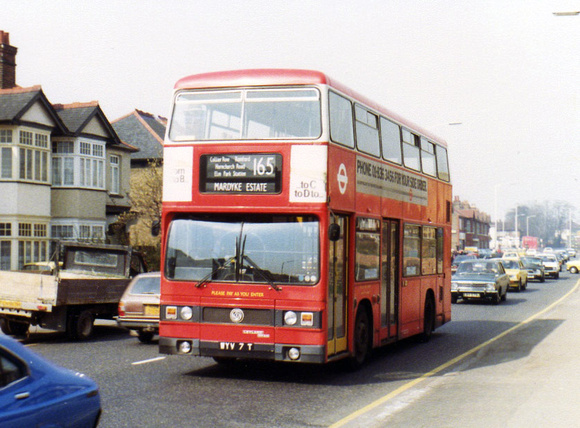 Route 165, London Transport, T7, WYV7T, Romford