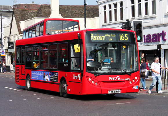 Route 165, First London, DML44074, YX58HVD, Romford Station