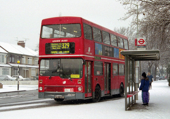 Route 329, Leaside Buses, M610, KYO610X, Enfield