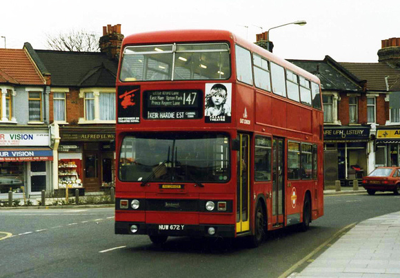 Route 147, London Transport, T672, NUW672Y, Ilford