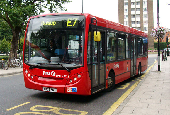 Route E7, First London, DML44123, YX09FKT, Ealing Broadway