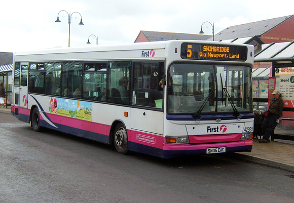Route 5, First 42925, SN05EAC, Barnstaple