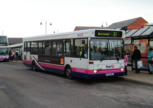 Route X7, First 42432, P432ORL, Barnstaple