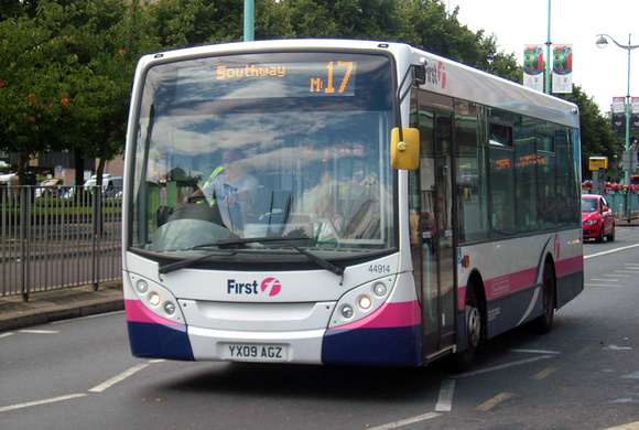 Route 17, First 44914, YX09AGZ, Plymouth