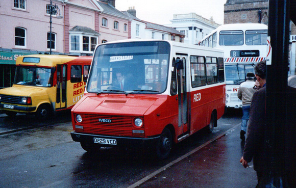 Red Bus North Devon 507, D229VCD, Barnstaple