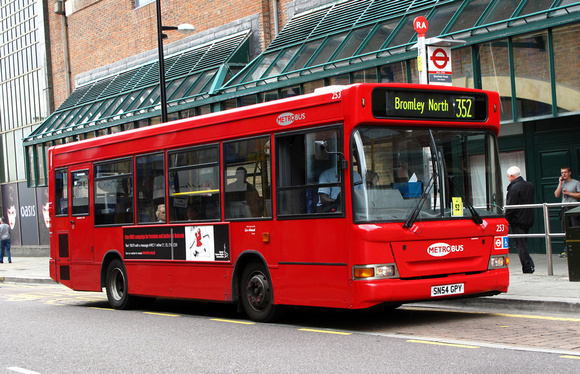 Route 352, Metrobus 253, SN54GPY, Bromley