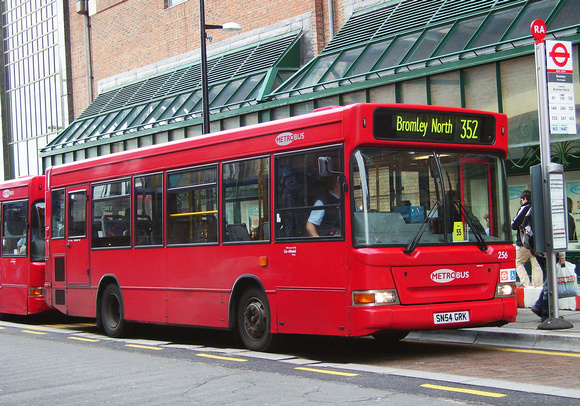 Route 352, Metrobus 256, SN54GRK, Bromley