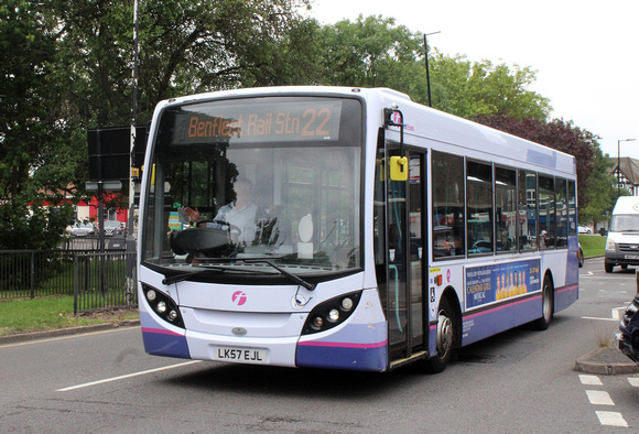 Route 22, First Essex 44006, LK57EJL, Pitsea