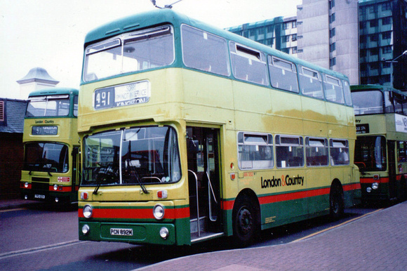 Route Not In Service, London & Country, AN352, PCN892M, Kingston